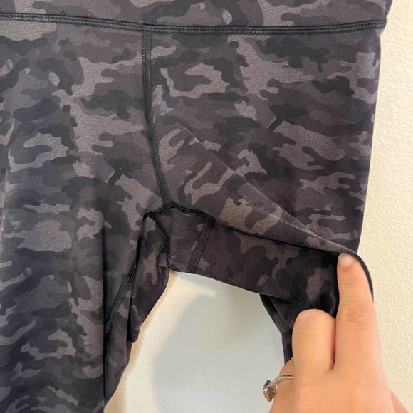 Fabletics Neutral Camouflage Athletic Athleisure Gym Leggings Size Small - Picture 3 of 5